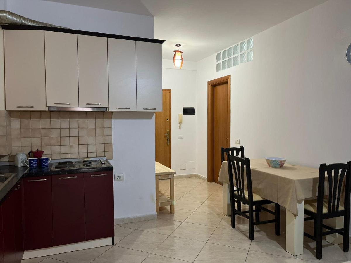 Lungomare Vlore Con Garage Privato 2 Appartement Buitenkant foto